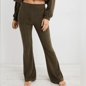 Aerie Groove-On High Waisted Velour Pants Ribbed Flare Pull On Olive Daze XLarge